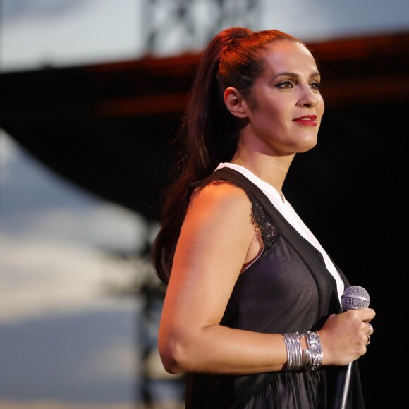 Elisa Tovati - Concert lors de la journée de l'association "Enfant Star & Match" à la Pinède de Juan Les Pins le 8 juillet 2016.