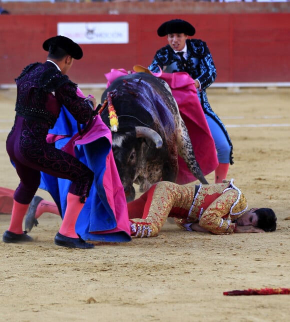Le torero Victor Barrio, 29 ans, encorné par un taureau à Teruel, Aragon, le 9 juillet 2016.