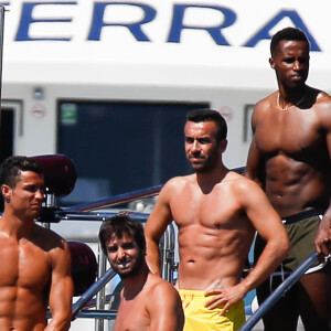 Cristiano Ronaldo en vacances sur un yacht à Ibiza avec des amis, le 31 mai 2016.