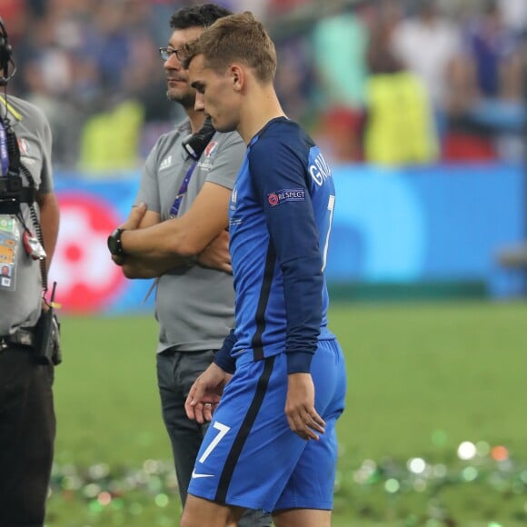 Antoine Griezmann - Déception des joueurs de l'équipe de France après leur défaite face au Portugal lors de la finale de l'Euro 2016 à Saint-Denis le 10 juillet 2016. © Cyril Moreau / Bestimage