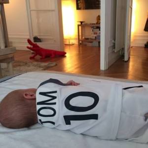 Tom, le fils d'Ingrid Chauvin, porte les couleurs de l'équipe de France de football pour la grande finale de l'Euro 2016. Le 10 juilelt 2016.