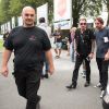 Exclusif : Exclusif - Johnny Hallyday arrive pour son concert au Big Festival à Biarritz avec son manager Sébastien Farran. Le 17 juillet 2015