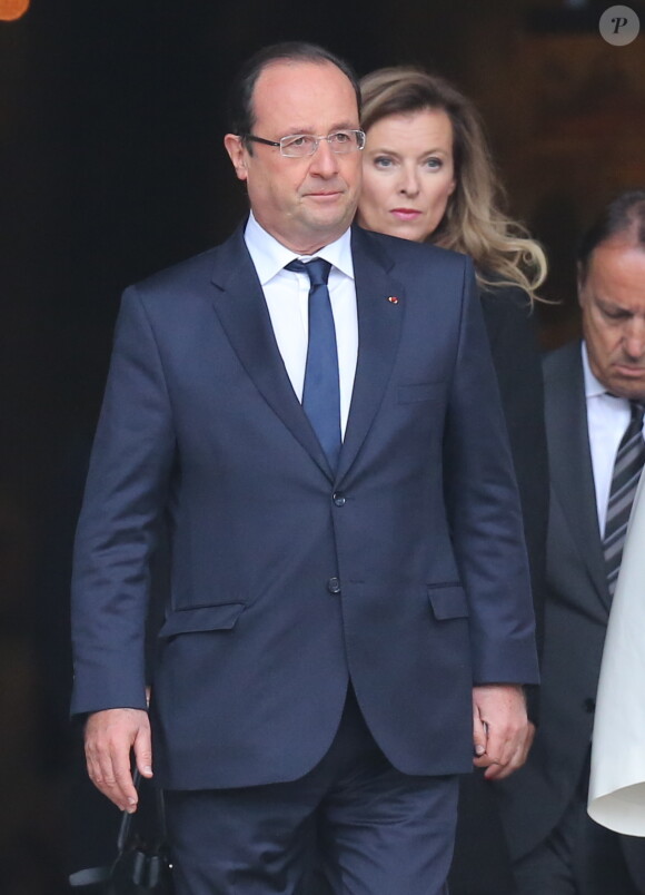Francois Hollande et Valerie Trierweiler - Sortie des obsèques de Patrice Chéreau en l'eglise Saint-Sulpice a Paris. Le 16 octobre 2013.