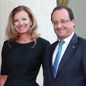 Info - Valérie Trierweiler aura 50 ans le 16 février - Francois Hollande et Valerie Trierweiler - Diner en l'honneur de Mr Joachim Gauck president federal d'Allemagne au palais de l'Elysee a Paris le 3 septembre 2013.  State dinner at the Elysee Palace on September 3, 2013 in Paris, France. The German President is in France for a 3 day state visit.03/09/2013 - Paris