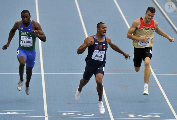 Luiz Alberto De Araujo (Brésil), l'Américain Ashton Eaton et Rico Freimuth (Royaume-Uni) lors des championnats du monde d'athlétisme à Daegu. Août 2011.