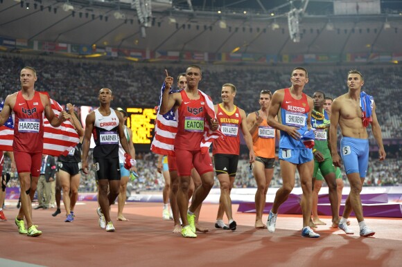 Ashton Eaton et les athlètes du décathlon aux Jeux Olympiques de Londres. Août 2012.