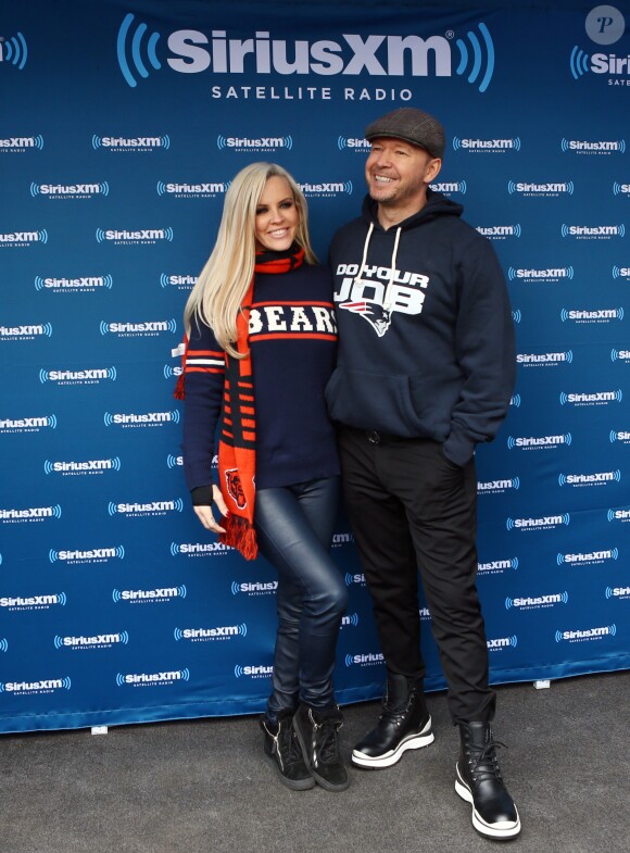 Jenny McCarthy et son mari Donnie Wahlberg posent lors d'un événement de la station radio SiriusXM à Chicago pour la Draft NFL 2016. © Jerry Lai-USA TODAY Sports