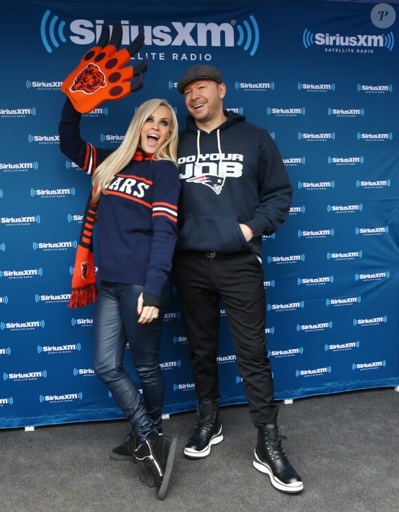 Jenny McCarthy et son mari Donnie Wahlberg posent lors d'un événement de la station radio SiriusXM à Chicago pour la Draft NFL 2016. © Jerry Lai-USA TODAY Sports