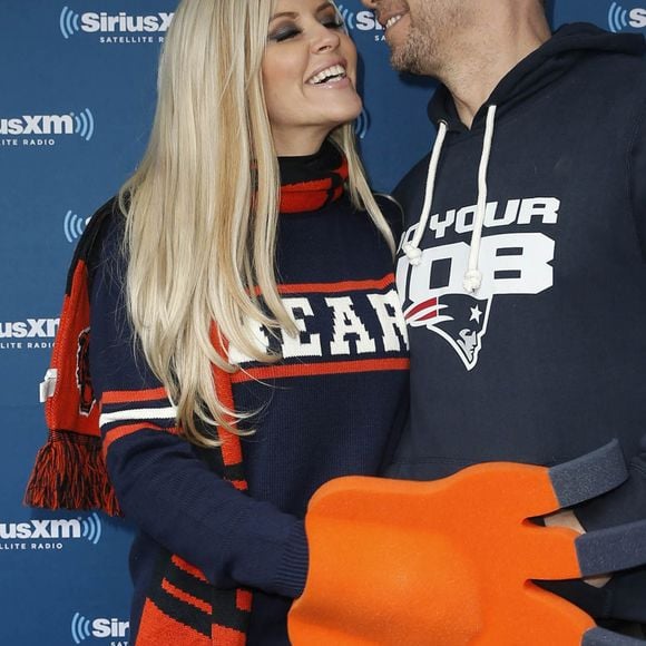 Jenny McCarthy et son mari Donnie Wahlberg posent lors d'un événement de la station radio SiriusXM à Chicago pour la Draft NFL 2016. © Jerry Lai-USA TODAY Sports