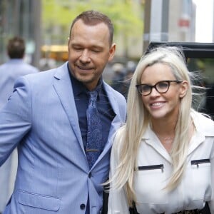 Jenny McCarthy et son mari Donnie Wahlberg quittent la radio SiriusXM à New York le 4 mai 2016.