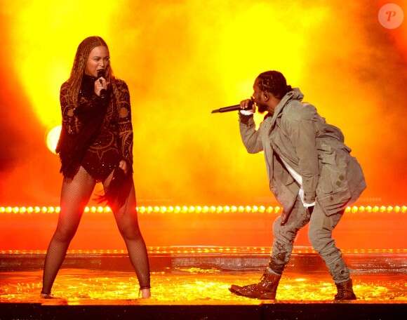 Beyoncé et Kendrick Lamar interprètent "Freedom" aux BET Awards 2016. Los Angeles, le 26 juin 2016.