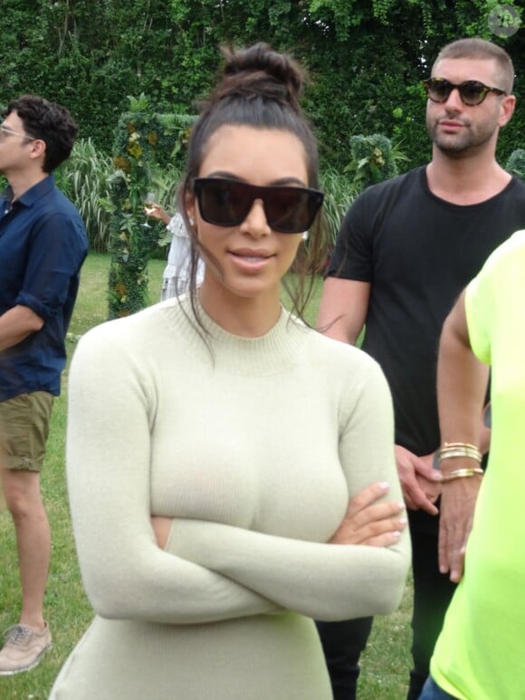 Kim Kardashian, arrivée dans les Hamptons, assiste à la "Revolve Summer Splash Party". Southampton, le 16 juillet 2016. © CPA/Bestimage
