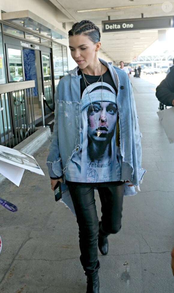 Ruby Rose arrive à l'aéroport de LAX à Los Angeles, le 21 mai 2016 © CPA/Bestimage