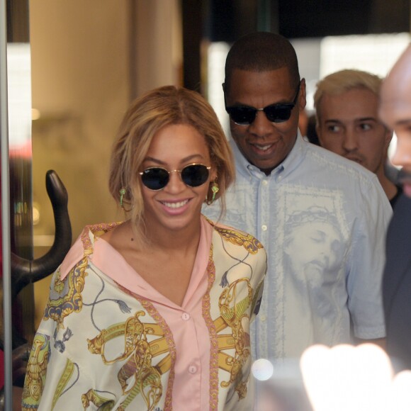 Beyoncé et Jay Z quittent le magasin Roberto Cavalli à Milan, le 18 juillet 2016.