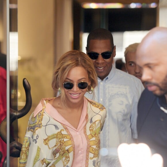 Beyoncé et Jay Z quittent le magasin Roberto Cavalli à Milan, le 18 juillet 2016.