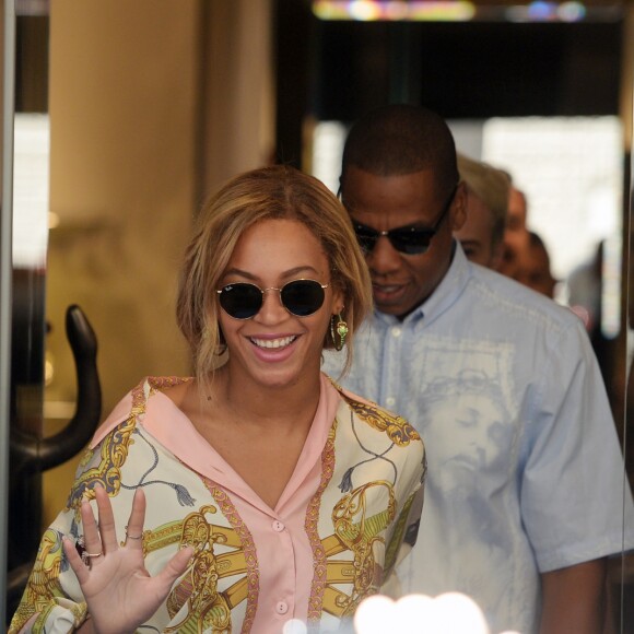 Beyoncé et Jay Z quittent le magasin Roberto Cavalli à Milan, le 18 juillet 2016.