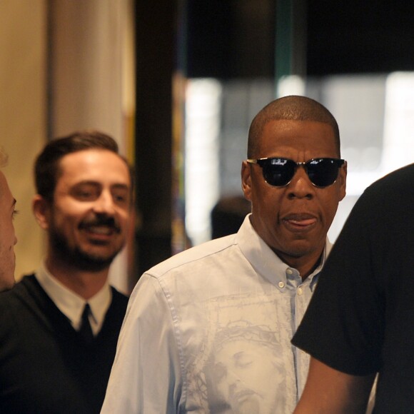 Jay Z quitte le magasin Roberto Cavalli à Milan, le 18 juillet 2016.