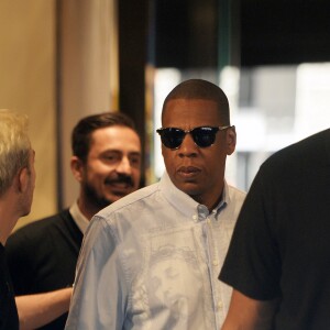 Jay Z quitte le magasin Roberto Cavalli à Milan, le 18 juillet 2016.