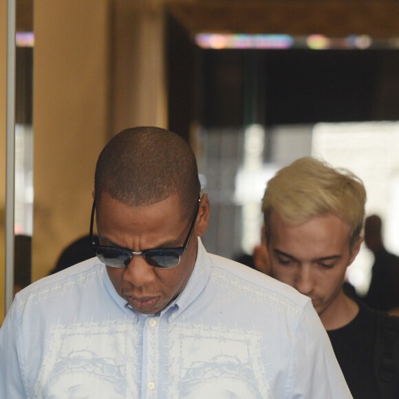 Jay Z quitte le magasin Roberto Cavalli à Milan, le 18 juillet 2016.