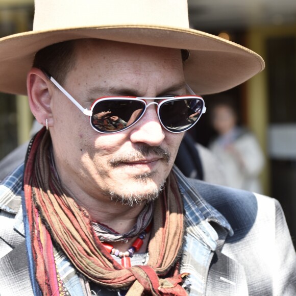 Johnny Depp sort du Grand Hôtel à Stockholm, le 31 mai 2016, où il a joué avec son groupe Hollywood Vampires, la veille.