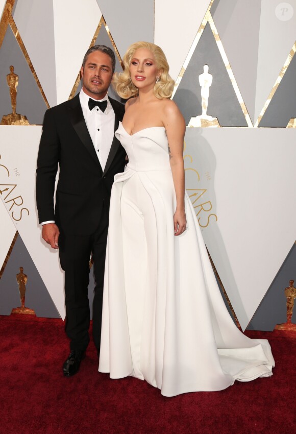 Lady Gaga et Taylor Kinney - Arrivées à la 88ème cérémonie des Oscars à Los Angeles le 28 février 2016.
