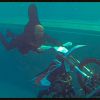Vin Diesel fait de la moto sous l'eau et sur l'eau