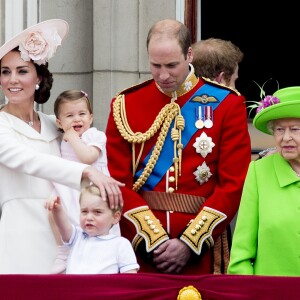 Le prince George de Cambridge avec la famille royale lors de la parade Trooping the Colour à Londres le 11 juin 2016.