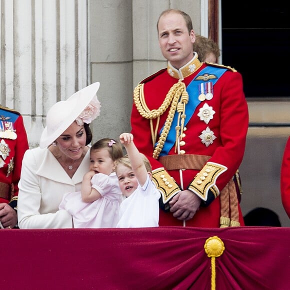 Le prince George de Cambridge avec la famille royale lors de la parade Trooping the Colour à Londres le 11 juin 2016.