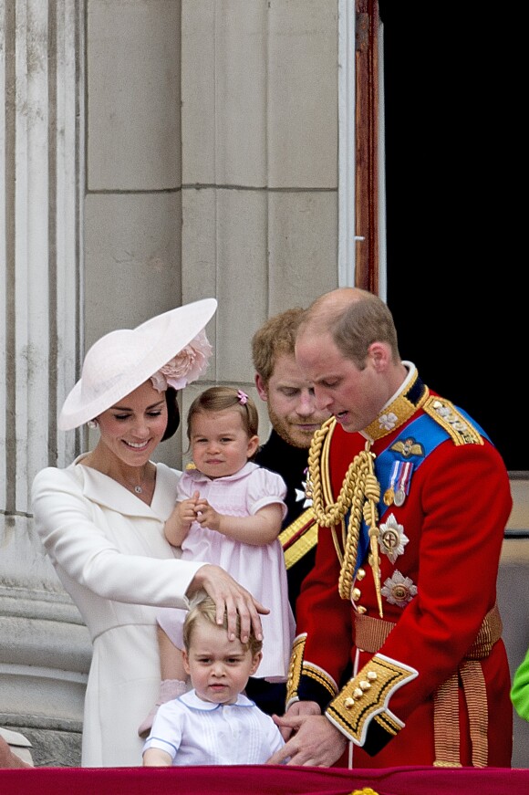Le prince George de Cambridge avec la famille royale lors de la parade Trooping the Colour à Londres le 11 juin 2016.