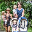 Exclusif - Chris Hemsworth avec sa femme Elsa Pataky et leurs enfants Sasha, Tristan et India Rose à Byron Bay, le 27 décembre 2015