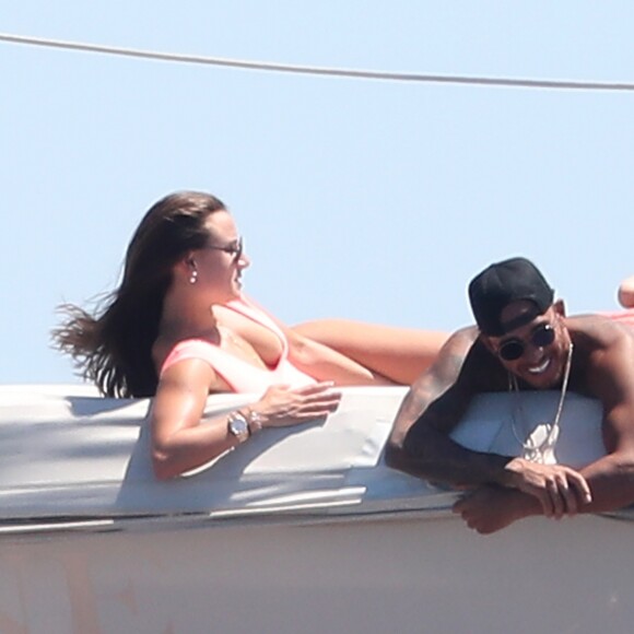 Semi-Exclusif - Lewis Hamilton en compagnie d'une mystérieuse jeune femme à bord d'un bateau à Saint-Tropez, le 20 juillet 2016.