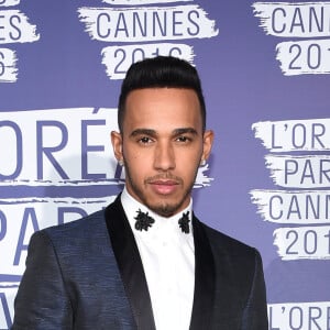 Lewis Hamilton à la soirée L'Oréal Paris "Blue Obsession" à l'occasion des 10 ans de collaboration de Doutzen Kroes, dans la suite L'Oréal à l'hôtel Martinez, lors du 69ème Festival International du Film de Cannes. Le 18 mai 2016