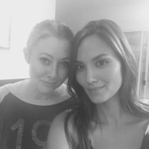 Shannen Doherty, atteinte d'un cancer, se rasant le crâne dans des photos dévoilées le 22 juillet 2016.