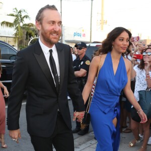 Le DJ David Guetta et sa compagne Jessica Ledon arrivent au mariage d'Isabela Rangel et David Grutman à Miami le 23 avril 2016.