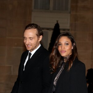 Le DJ David Guetta et sa compagne Jessica Ledon arrivent au dîner d'état donné en l'honneur du président cubain Raul Castro au palais de l'Elysée à Paris, le 1er février 2016.