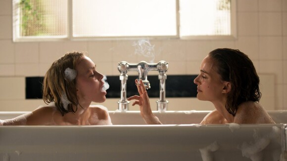 Lily-Rose Depp et Natalie Portman dans une baignoire : "Planetarium" se dévoile