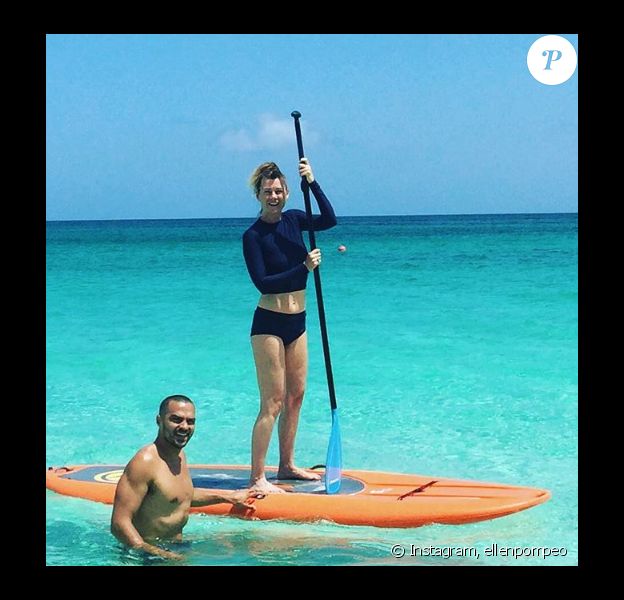 Ellen Pompeo fait du paddle, en vacances avec Jesse Williams. Photo publiée sur Instagram au début du mois de juillet 2016