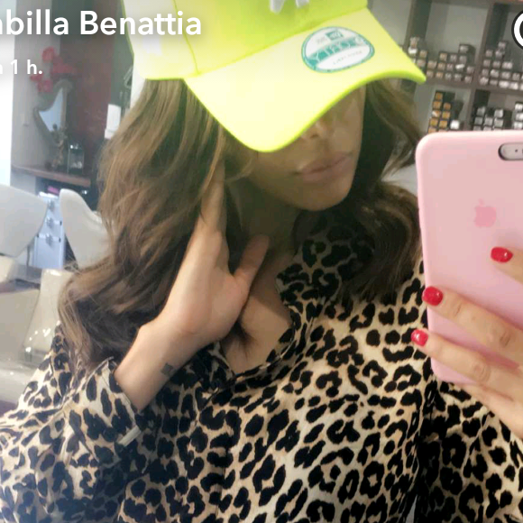 Nabilla Benattia, sexy, affiche sa nouvelle coupe de cheveux, sur Snapchat, mercredi 27 juillet 2016