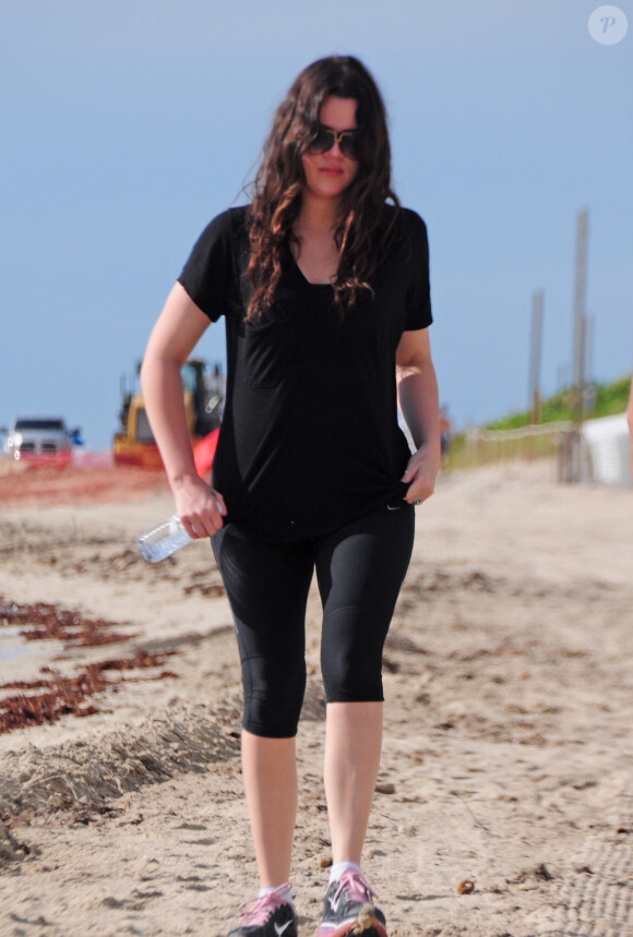 Exclusif - Khloe Kardashian à la plage à Miami le 19 septembre 2012