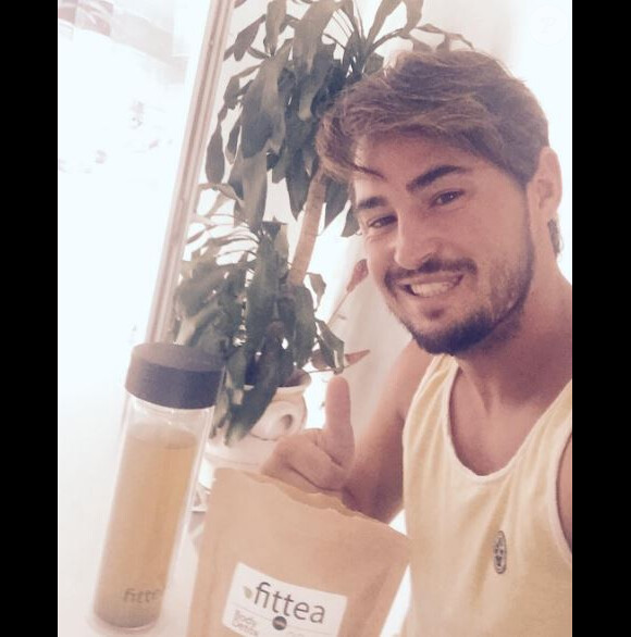 Rémi Notta des "Marseillasi" fait un placement de produits pour une marque de thé, sur Instagram, le 27 juillet 2016