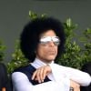 Le chanteur Prince assiste au match entre Rafael Nadal et Dusan Lajovic lors des Internationaux de France de tennis de Roland Garros à Paris, le 2 juin 2014.