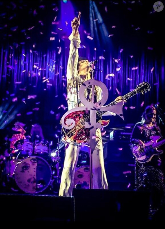 Le chanteur Prince en concert à Manchester. Le 16 mai 2014