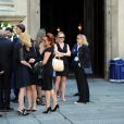 Paola Marzotto et des proches de la défunte aux obsèques de Marta Marzotto en l'église Sant'Angelo à Milan le 1er août 2016
