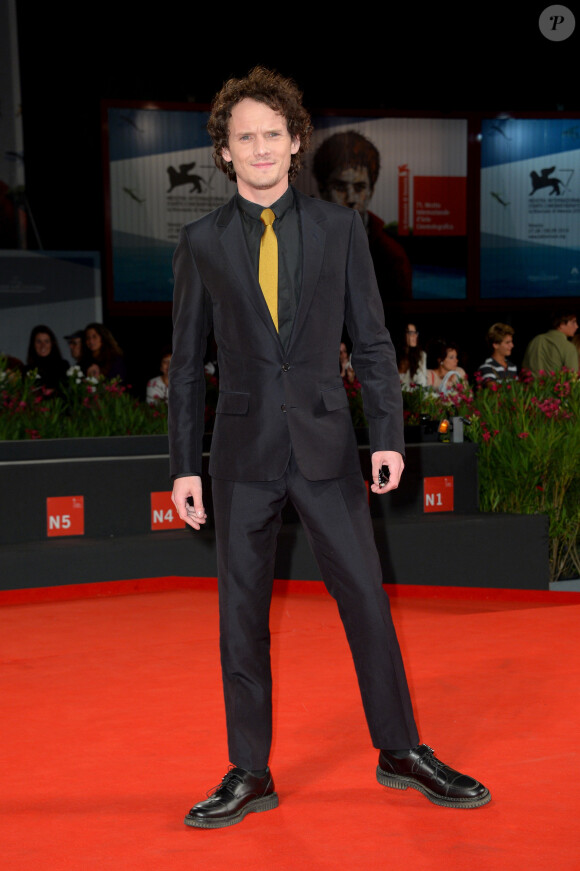Anton Yelchin - Tapis rouge du film "Burying the Ex" lors du 71ème festival international du film de Venise, le 4 septembre 2014.