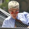 Justin Bieber passe la journée sur son yacht avec son petit frère Jaxon et Alexandra Rodriguez à Miami. Après s'être reposé à l'avant du bateau il passera quelques temps à s'amuser sur son wavejet. Le 5 juillet 2016
