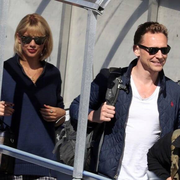 Taylor Swift et son compagnon Tom Hiddleston arrivent à l'aéroport de Sydney, Australie, le 8 juillet 2016.