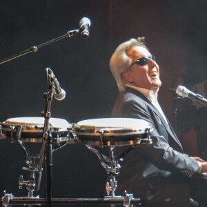 Gilbert Montagné - Concert "Toi, mon frère" aux Folies-Bergère à Paris, en hommage aux victimes du génocide arménien et de la Shoah. Le 12 octobre 2015