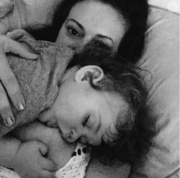 Alyssa Milano a dévoilé cette photo sur son compte Instagram. La star est partisane de l'allaitement.