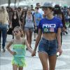 Alessandra Ambrosio et sa fille Anja à Rio de Janeiro, le 6 août 2016.