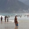 Alessandra Ambrosio profite d'un après-midi ensoleillé sur la plage de Rio de Janeiro. Le 6 août 2016.